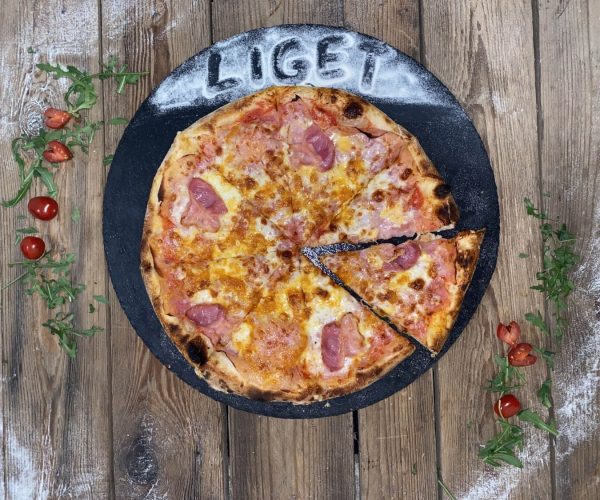 ligetpizza_Sonka-Cheddar-Bacon_pizza